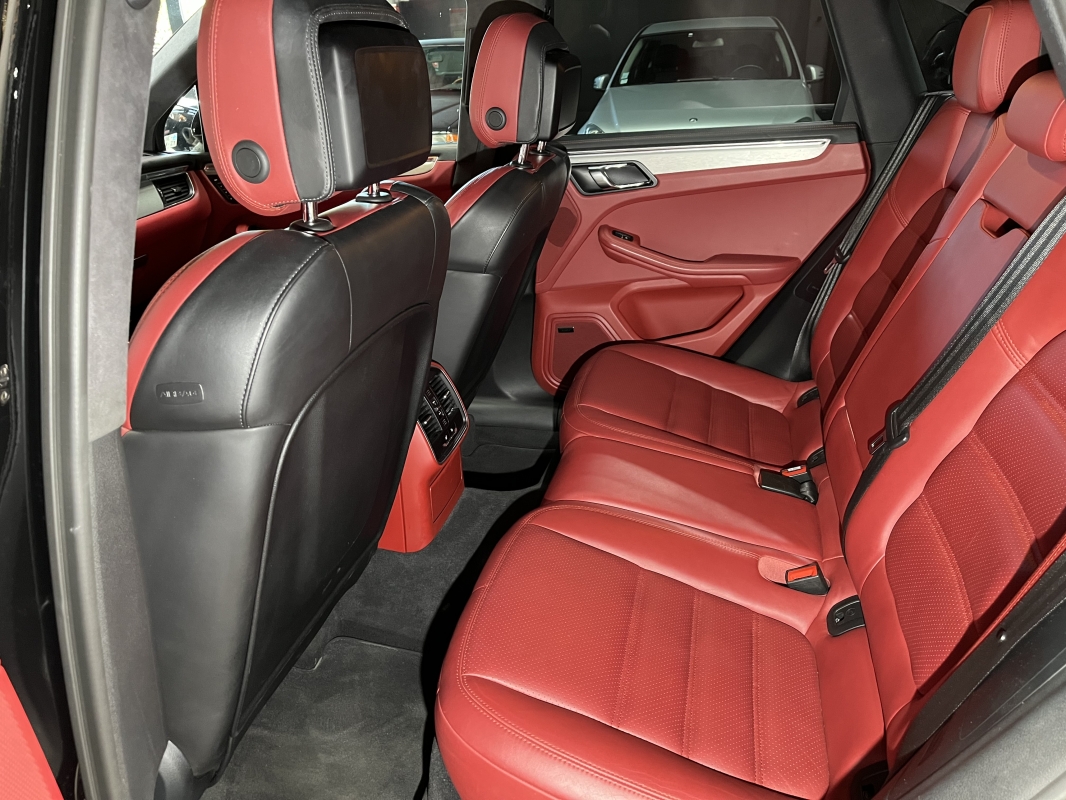 Porsche Macan Turbo 3.6 V6 PDK Pack Chrono / PASM / JA 21'' / Échappement sport