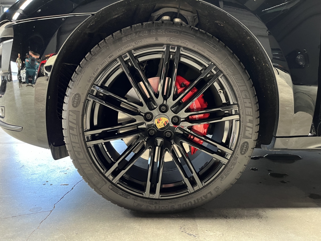 Porsche Macan Turbo 3.6 V6 PDK Pack Chrono / PASM / JA 21'' / Échappement sport