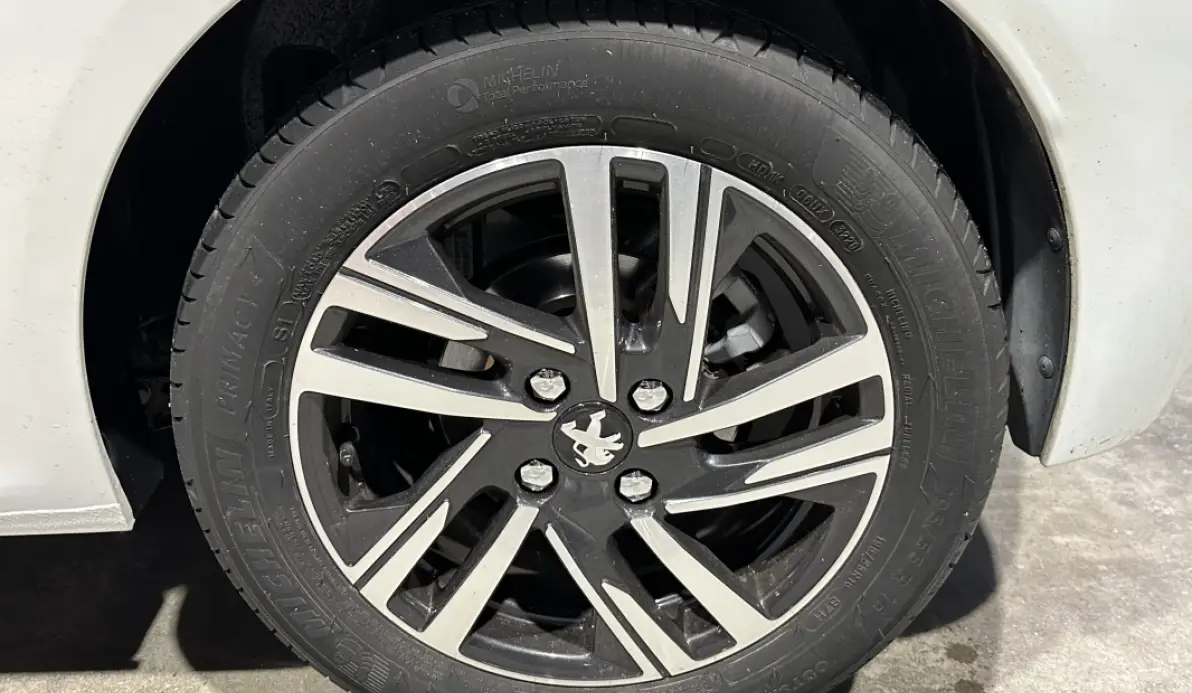 Peugeot 208 Allure Business PureTech 100ch BVM Blanc Nacré
