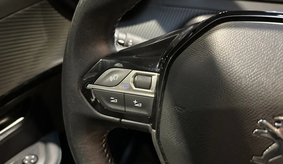 Peugeot 208 Allure Business PureTech 100ch BVM Blanc Nacré