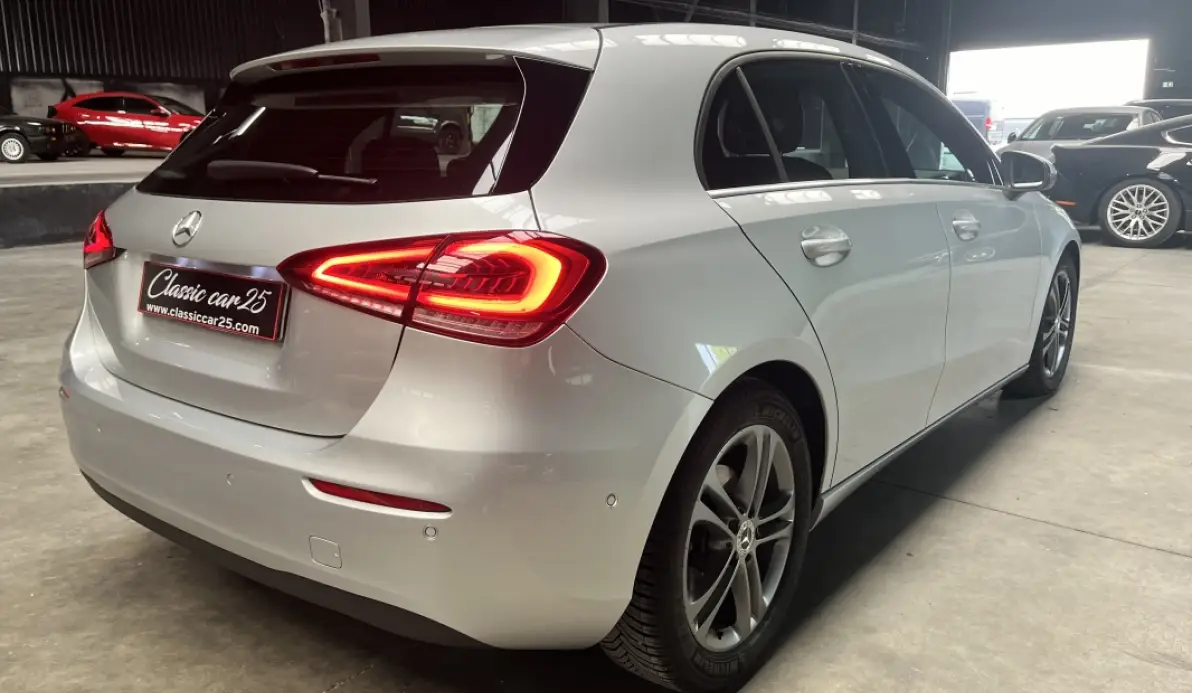 Mercedes Classe A A 180 d 116ch Toit ouvrant / Éclairage d'ambiance / Caméra