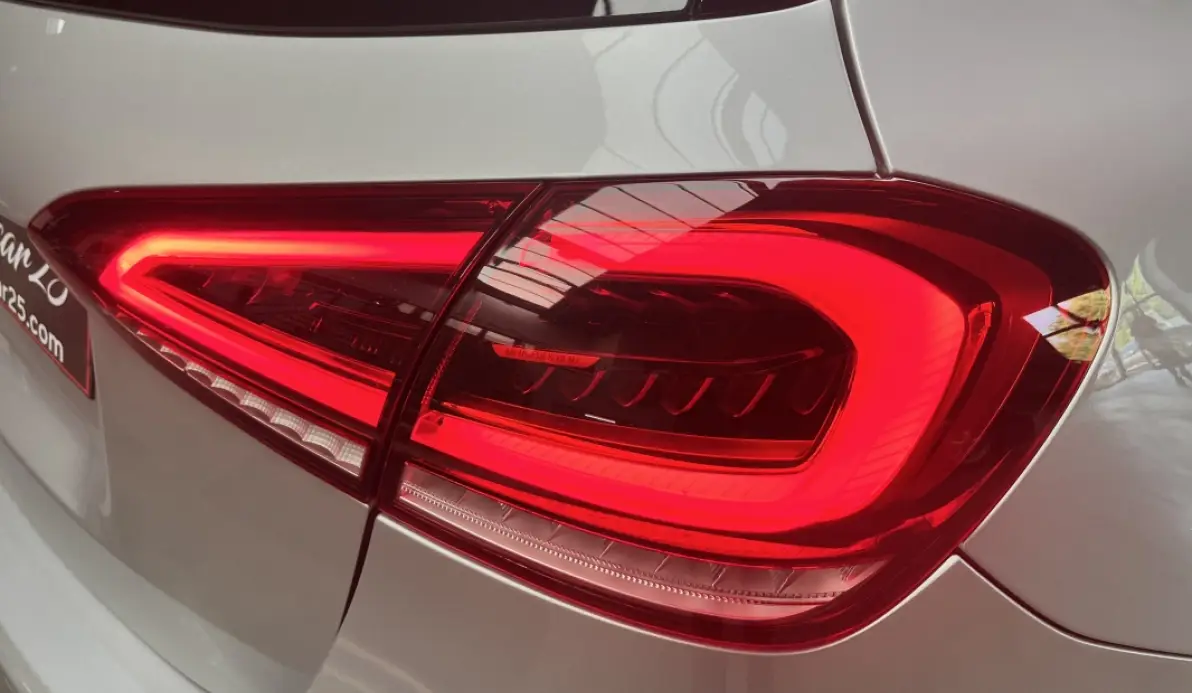 Mercedes Classe A A 180 d 116ch Toit ouvrant / Éclairage d'ambiance / Caméra