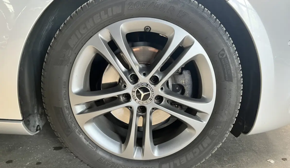 Mercedes Classe A A 180 d 116ch Toit ouvrant / Éclairage d'ambiance / Caméra
