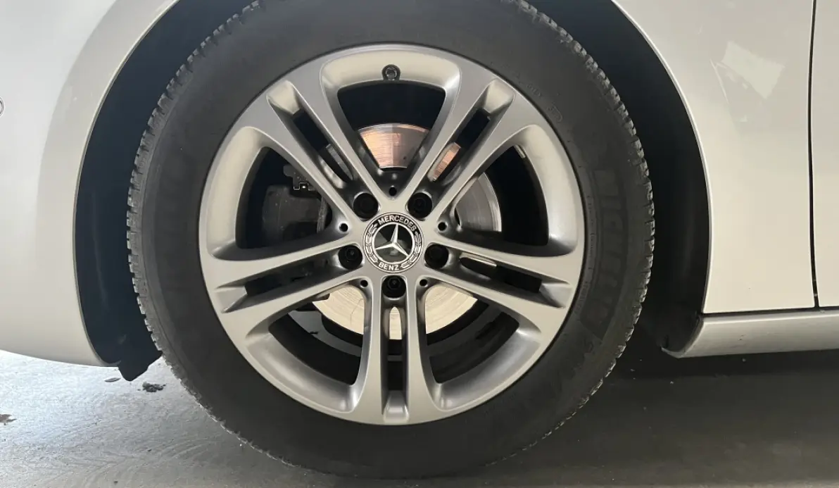 Mercedes Classe A A 180 d 116ch Toit ouvrant / Éclairage d'ambiance / Caméra