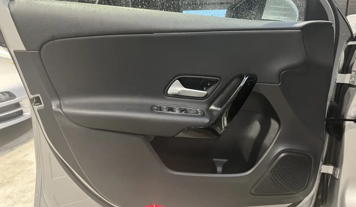 Mercedes Classe A A 180 d 116ch Toit ouvrant / Éclairage d'ambiance / Caméra