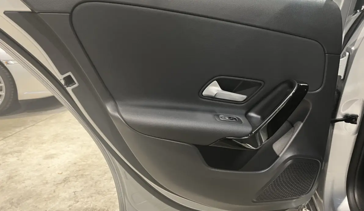 Mercedes Classe A A 180 d 116ch Toit ouvrant / Éclairage d'ambiance / Caméra
