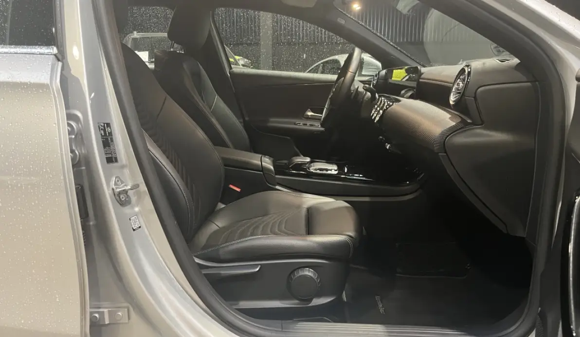 Mercedes Classe A A 180 d 116ch Toit ouvrant / Éclairage d'ambiance / Caméra