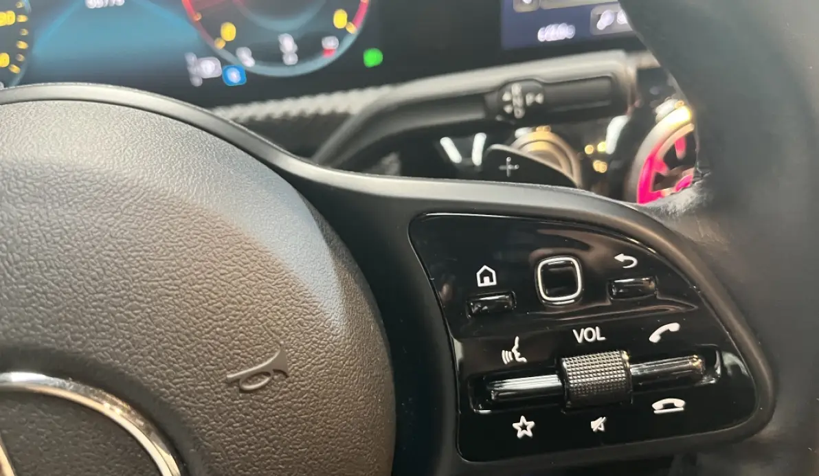Mercedes Classe A A 180 d 116ch Toit ouvrant / Éclairage d'ambiance / Caméra