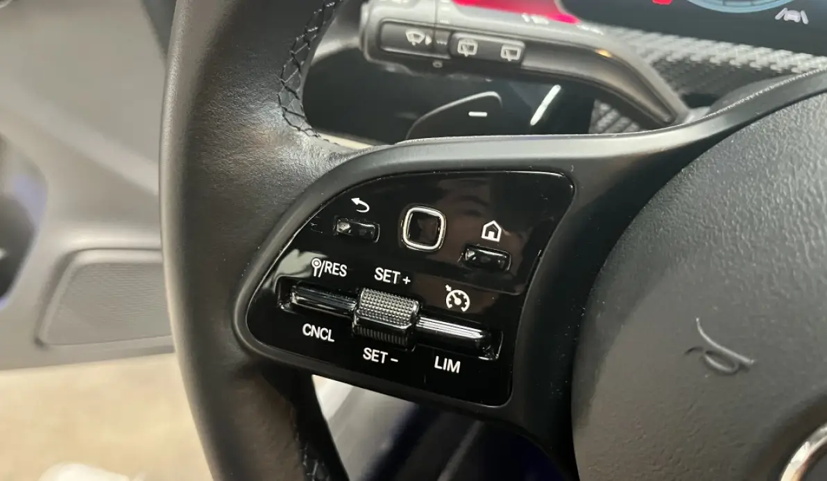 Mercedes Classe A A 180 d 116ch Toit ouvrant / Éclairage d'ambiance / Caméra