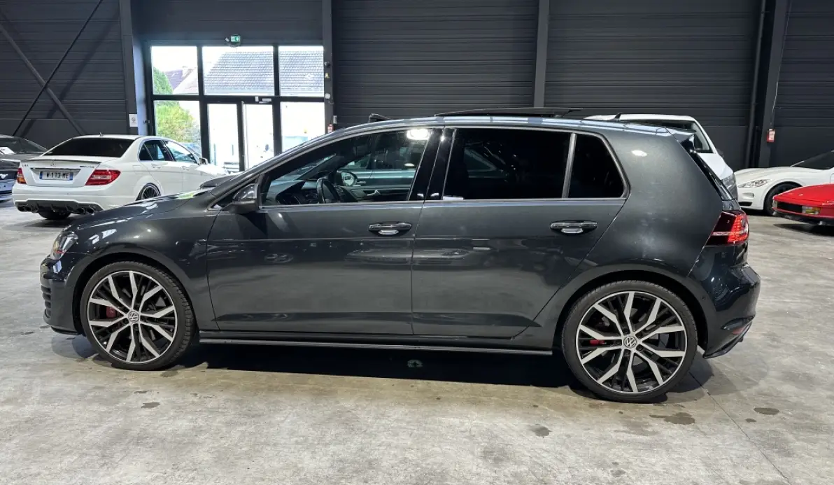 Volkswagen Golf GTI Performance 2.0 TSI 230 DSG6 5P