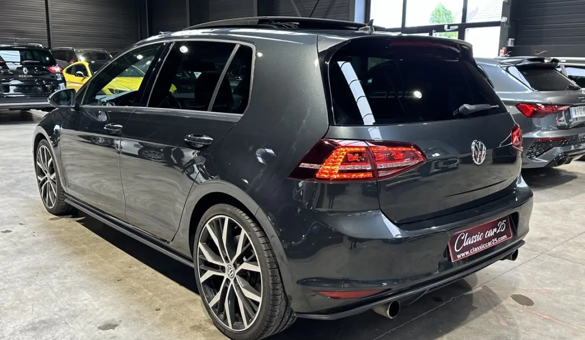 Volkswagen Golf GTI Performance 2.0 TSI 230 DSG6 5P