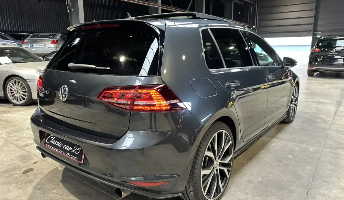 Volkswagen Golf GTI Performance 2.0 TSI 230 DSG6 5P