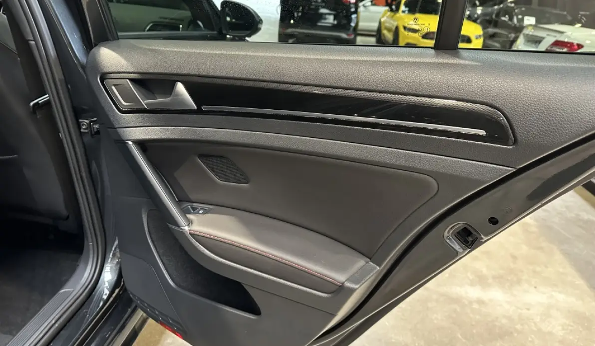 Volkswagen Golf GTI Performance 2.0 TSI 230 DSG6 5P