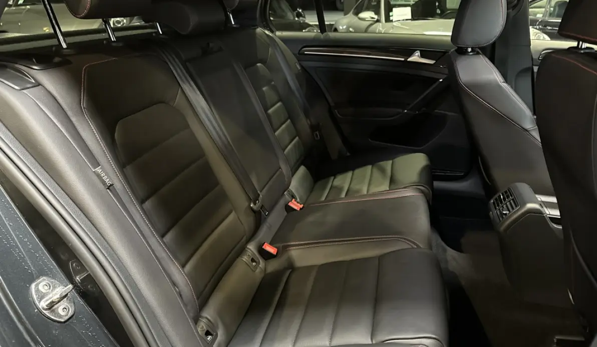 Volkswagen Golf GTI Performance 2.0 TSI 230 DSG6 5P