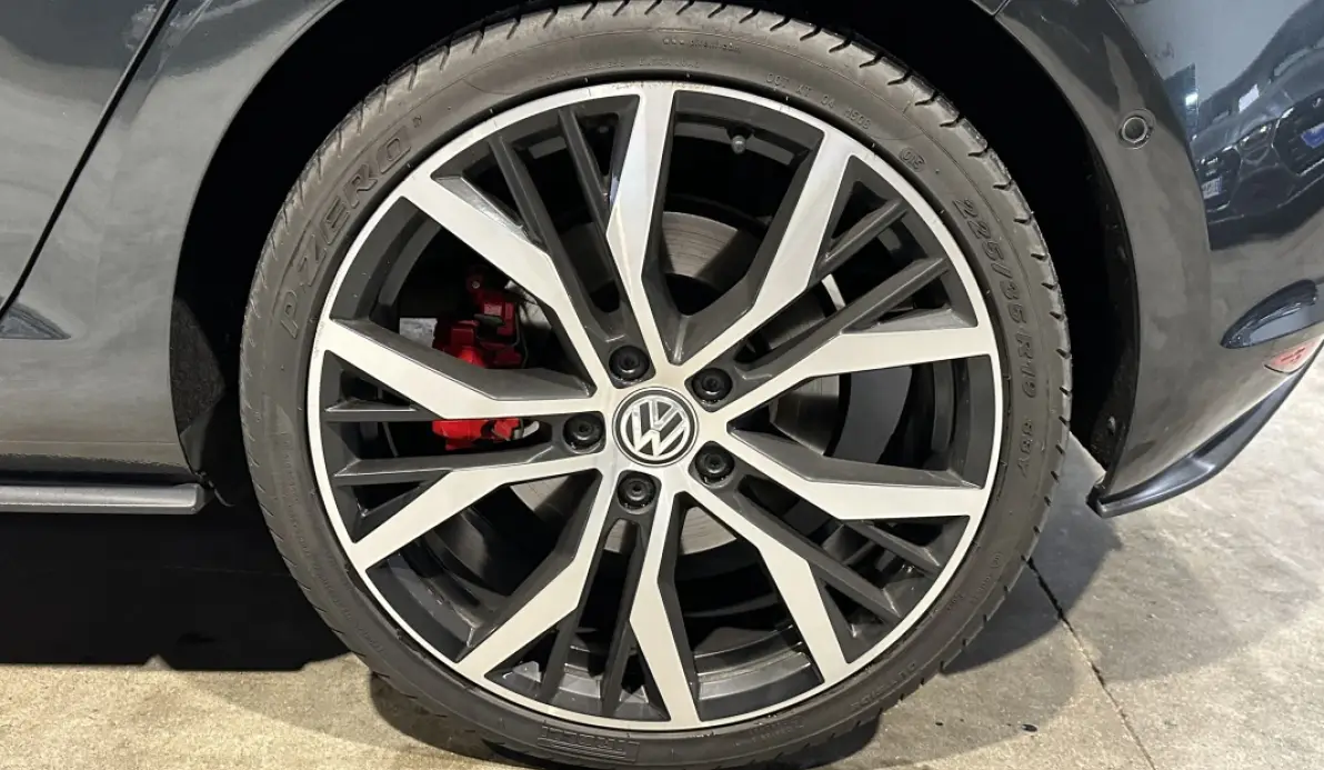 Volkswagen Golf GTI Performance 2.0 TSI 230 DSG6 5P
