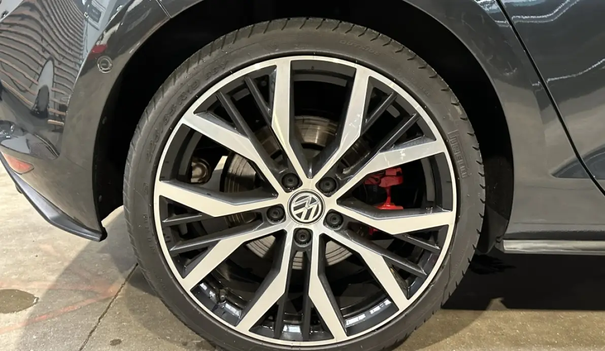 Volkswagen Golf GTI Performance 2.0 TSI 230 DSG6 5P