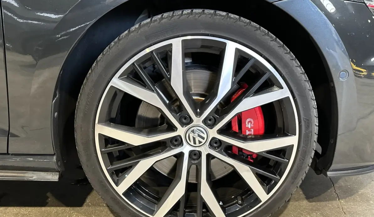 Volkswagen Golf GTI Performance 2.0 TSI 230 DSG6 5P