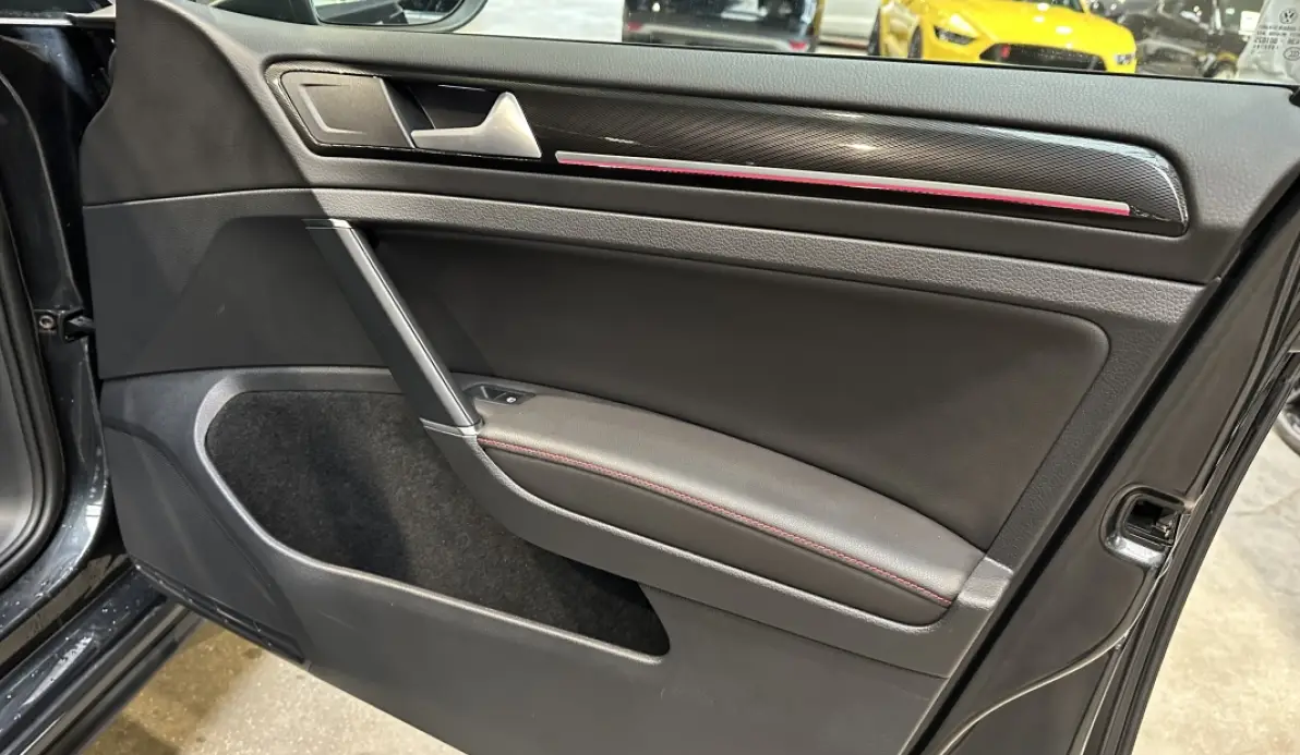 Volkswagen Golf GTI Performance 2.0 TSI 230 DSG6 5P