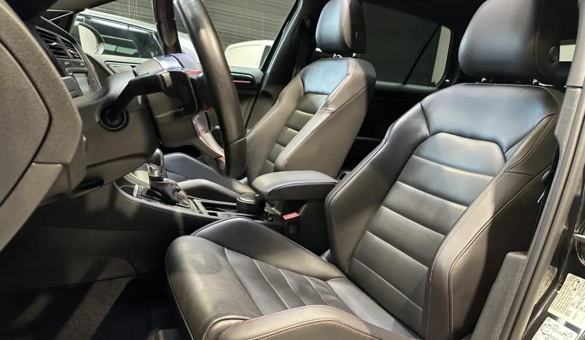 Volkswagen Golf GTI Performance 2.0 TSI 230 DSG6 5P
