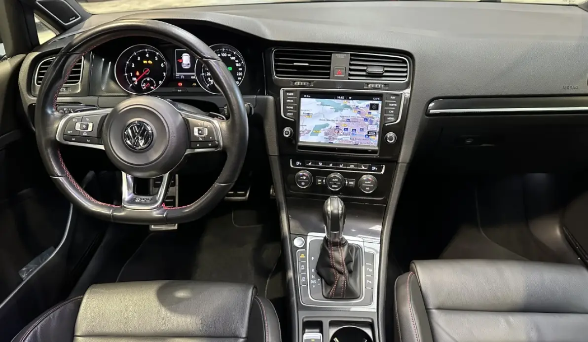 Volkswagen Golf GTI Performance 2.0 TSI 230 DSG6 5P