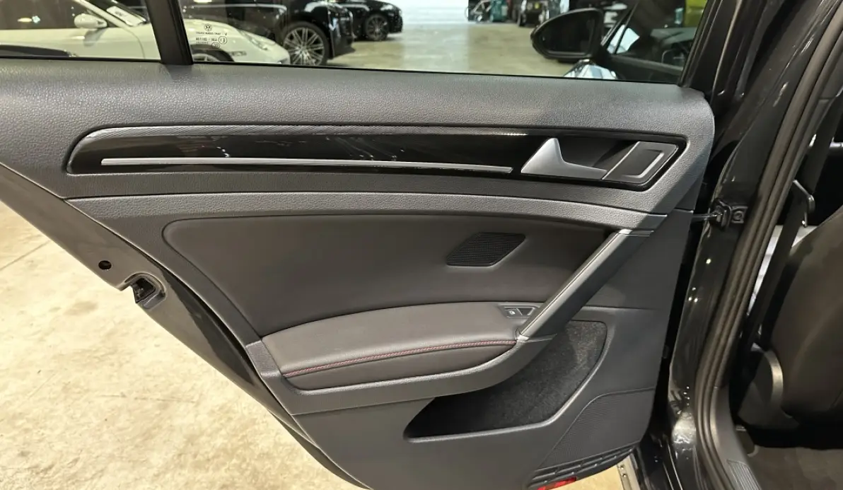 Volkswagen Golf GTI Performance 2.0 TSI 230 DSG6 5P