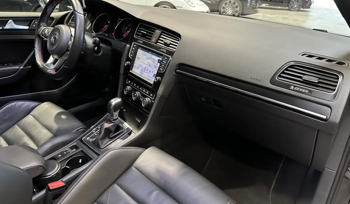 Volkswagen Golf GTI Performance 2.0 TSI 230 DSG6 5P