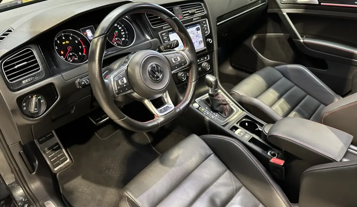 Volkswagen Golf GTI Performance 2.0 TSI 230 DSG6 5P