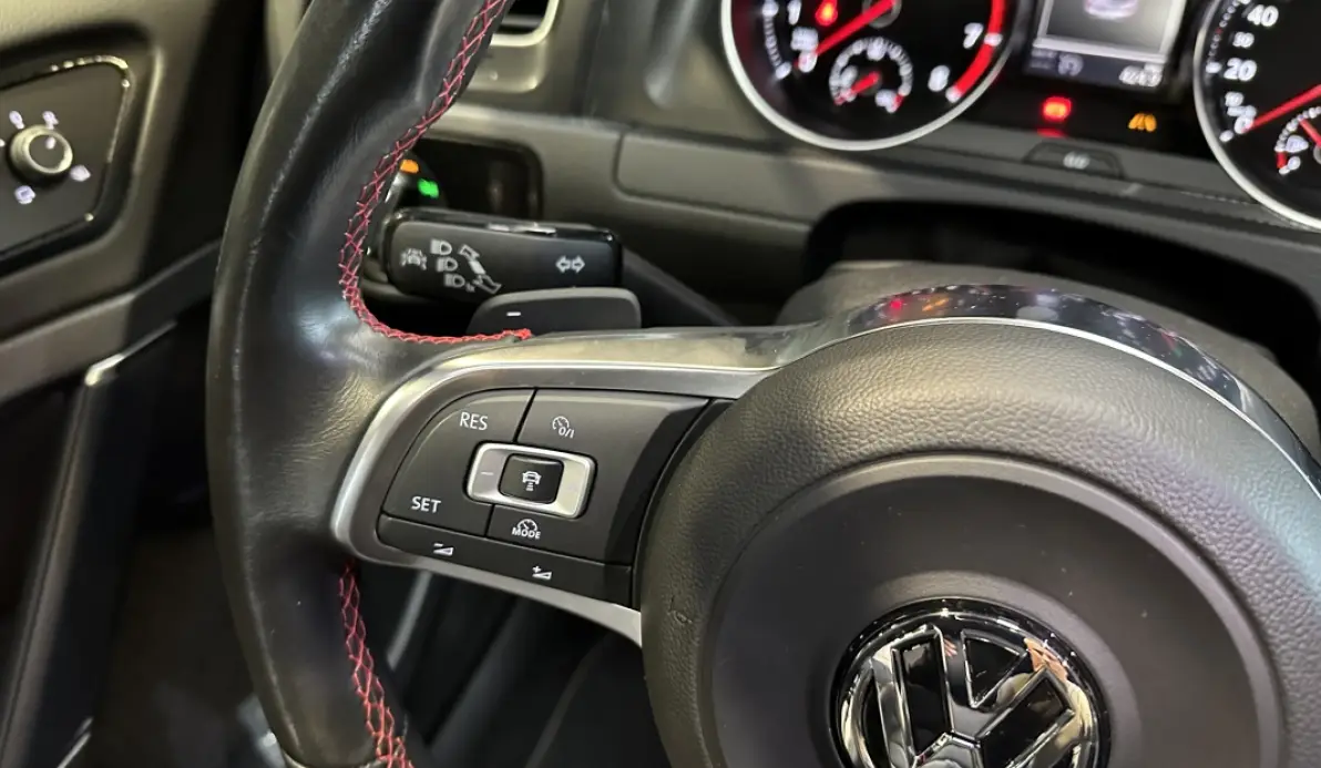 Volkswagen Golf GTI Performance 2.0 TSI 230 DSG6 5P