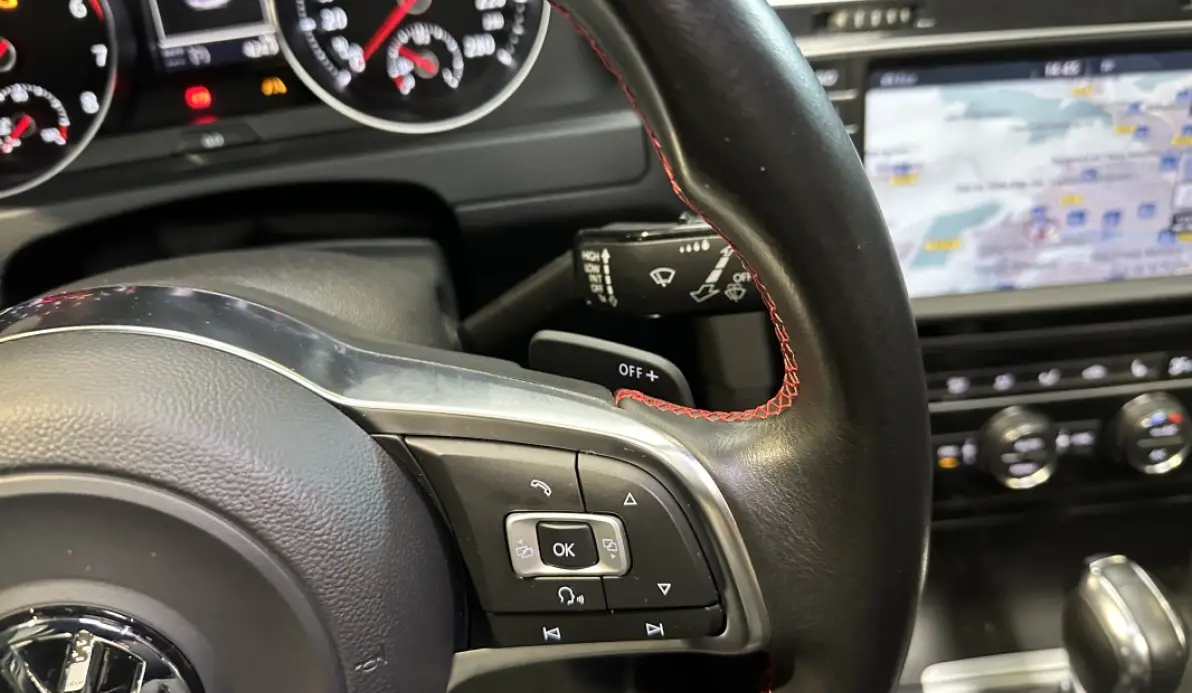 Volkswagen Golf GTI Performance 2.0 TSI 230 DSG6 5P