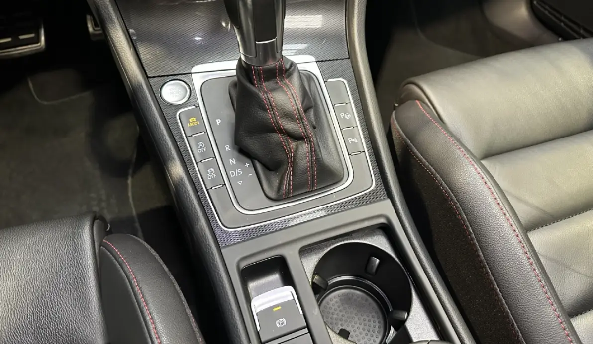 Volkswagen Golf GTI Performance 2.0 TSI 230 DSG6 5P