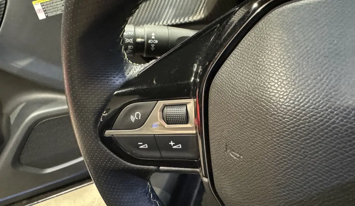 Peugeot 2008 e-2008 100kW 136 ch