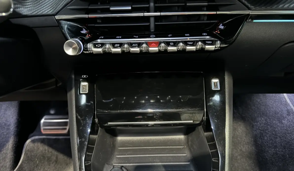 Peugeot 2008 e-2008 100kW 136 ch