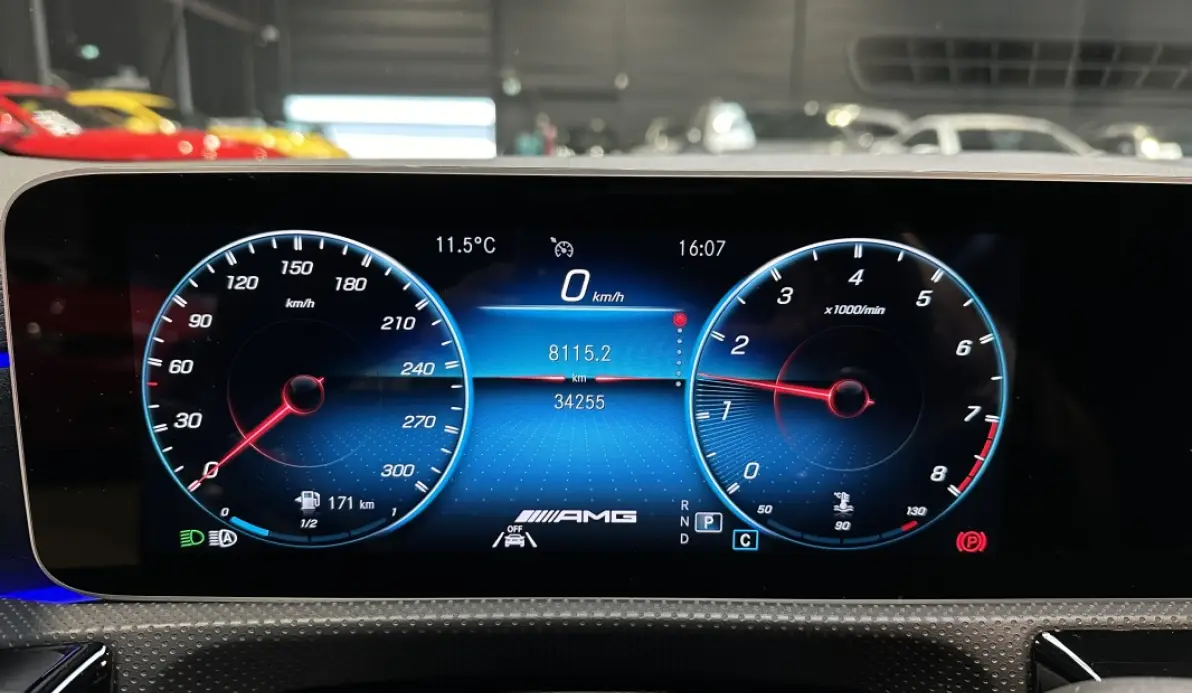 Mercedes CLA Shooting Brake  45s AMG Shooting brake 421 ch 4 Matic+