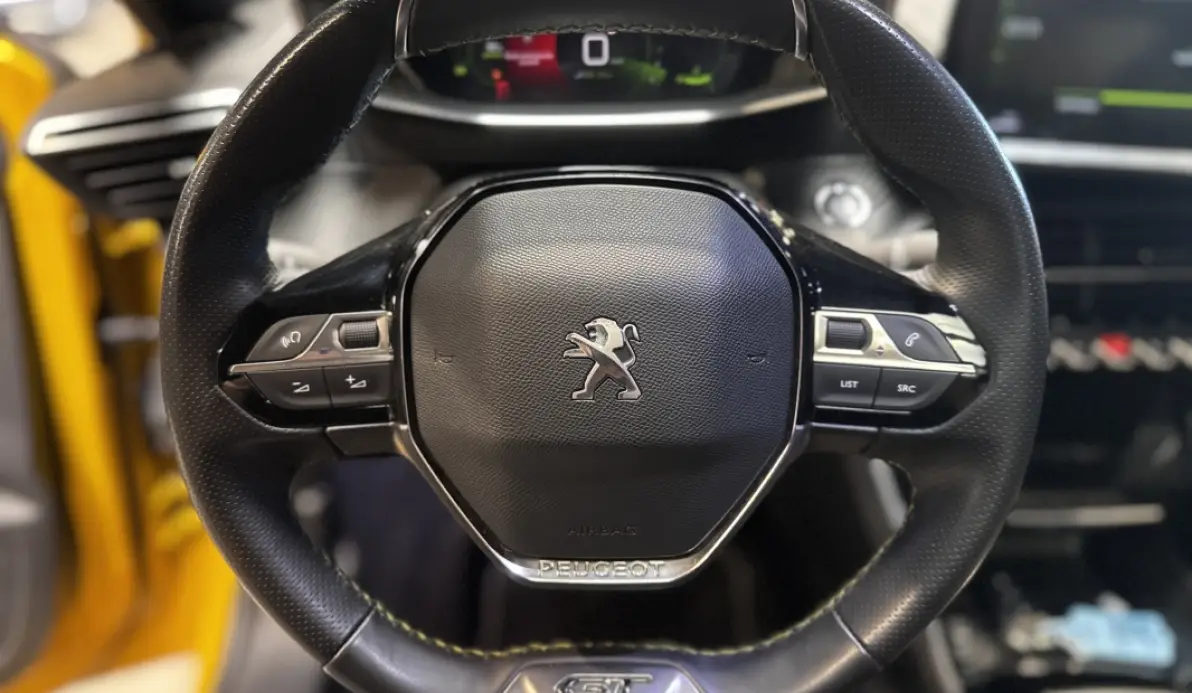Peugeot 208 1.5 BLUEHDI 100CH S&S GT PACK