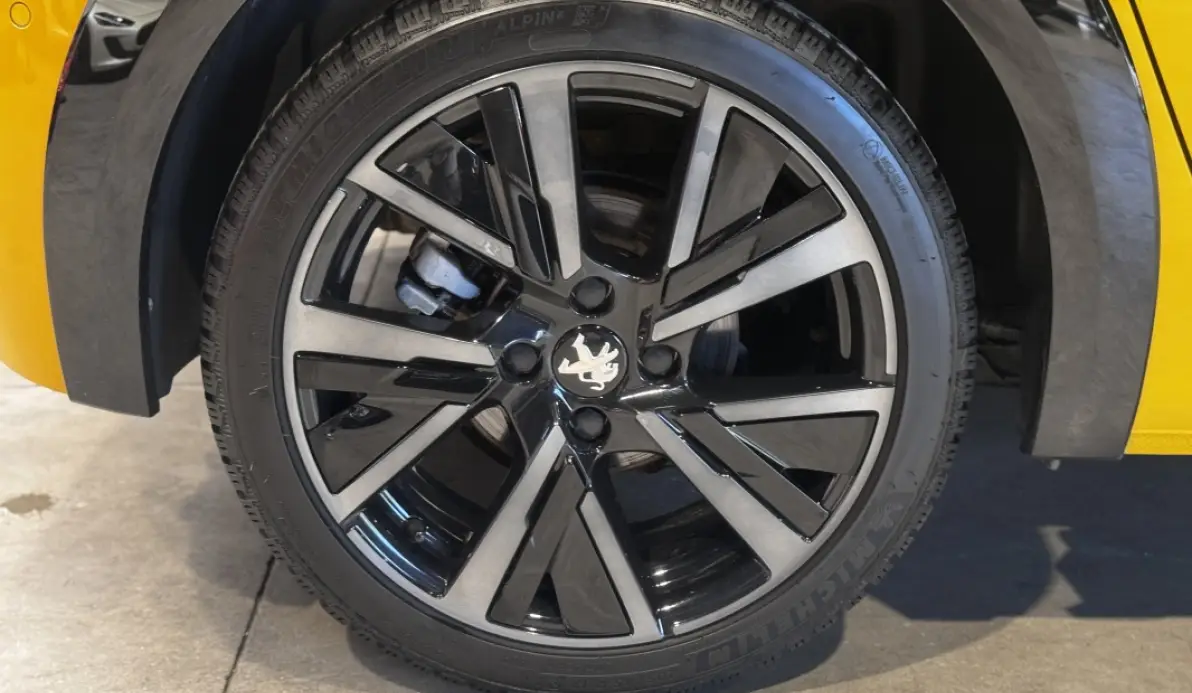 Peugeot 208 1.5 BLUEHDI 100CH S&S GT PACK