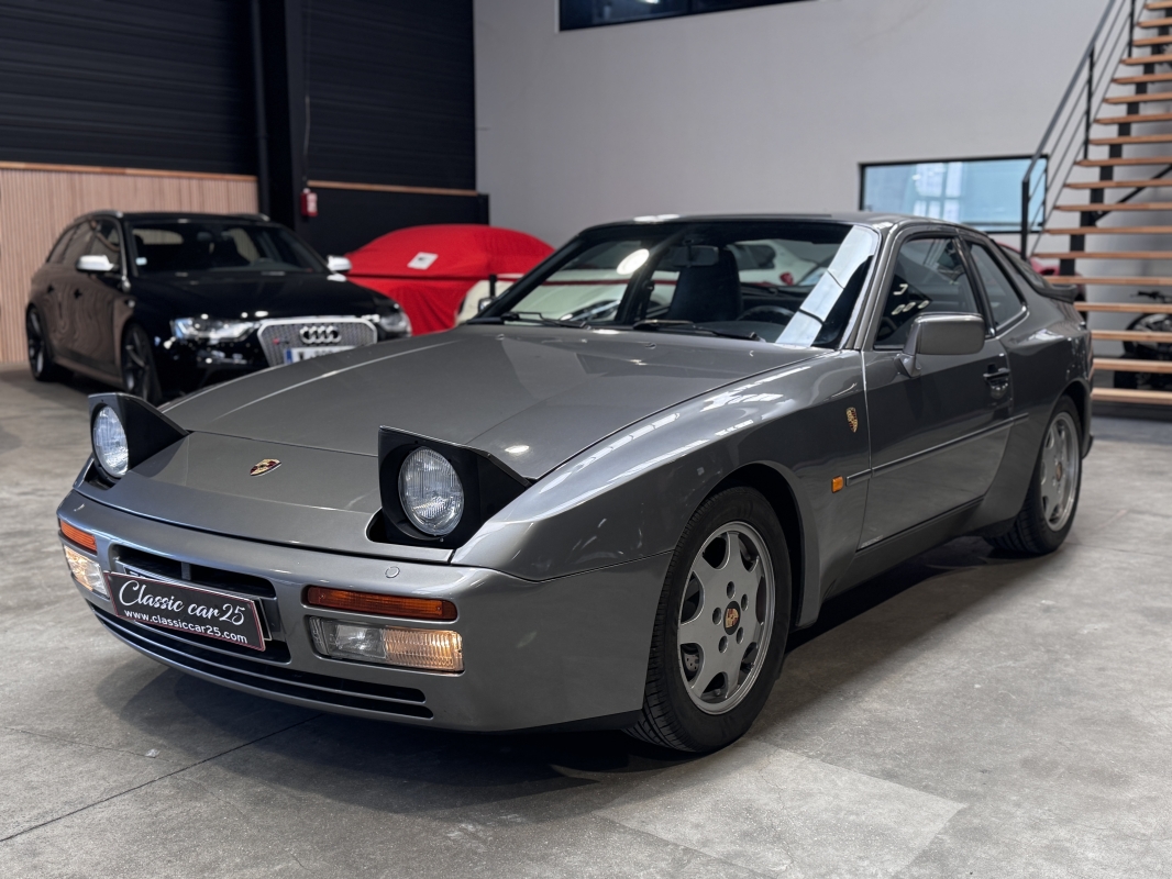 Porsche 944