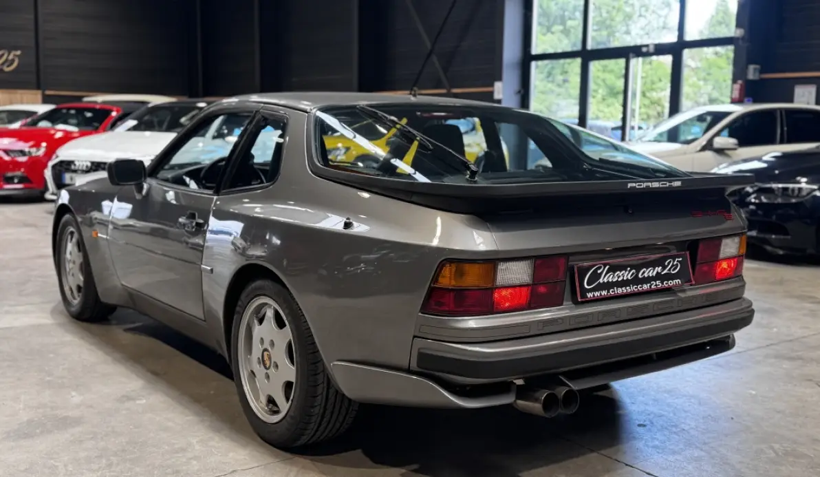 Porsche 944 s2