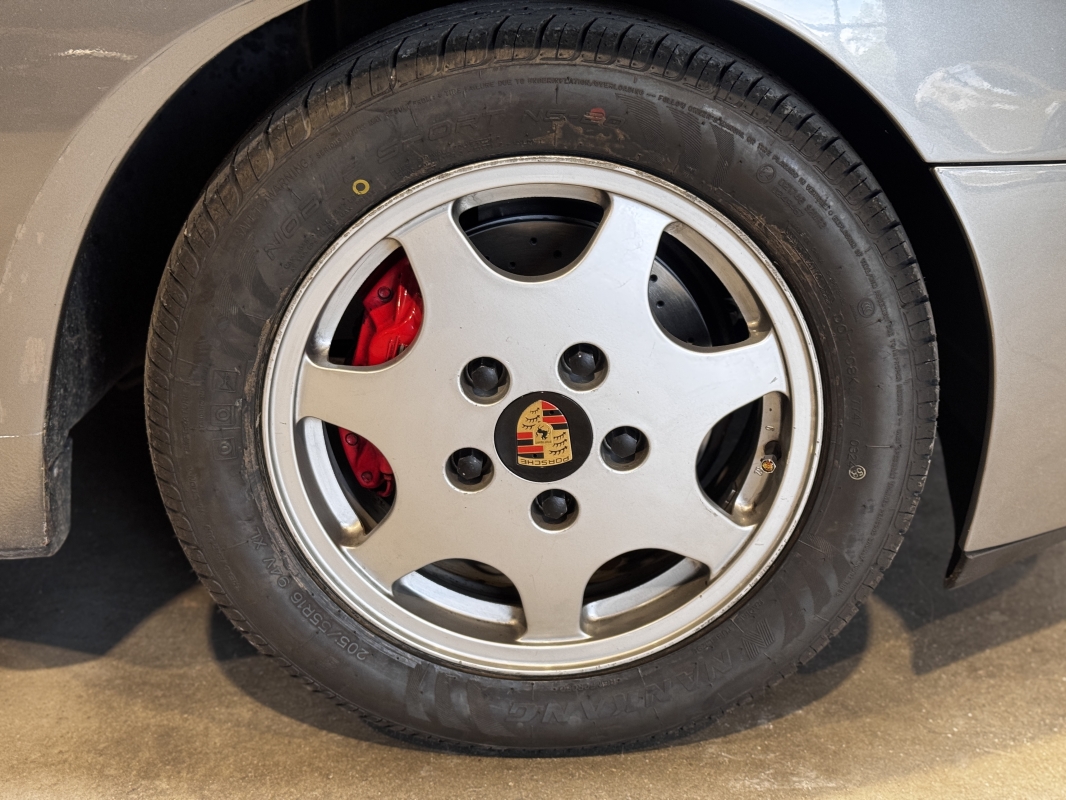 Porsche 944