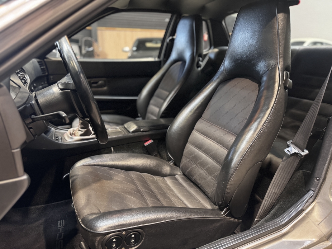 Porsche 944