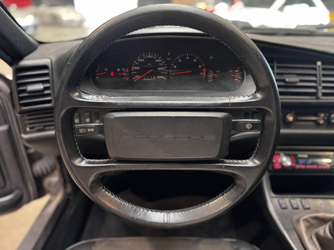Porsche 944