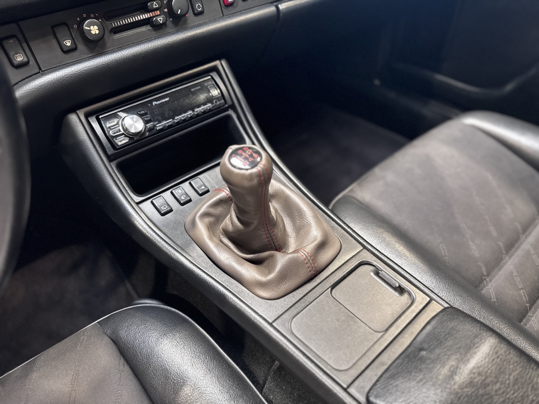 Porsche 944
