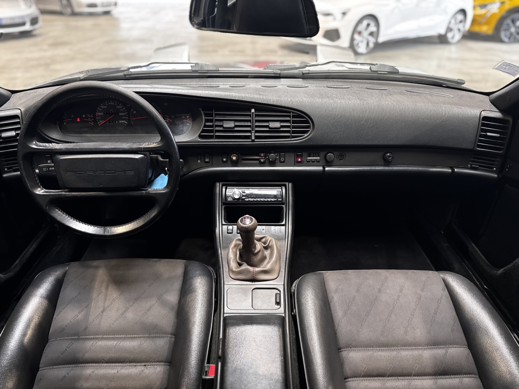Porsche 944