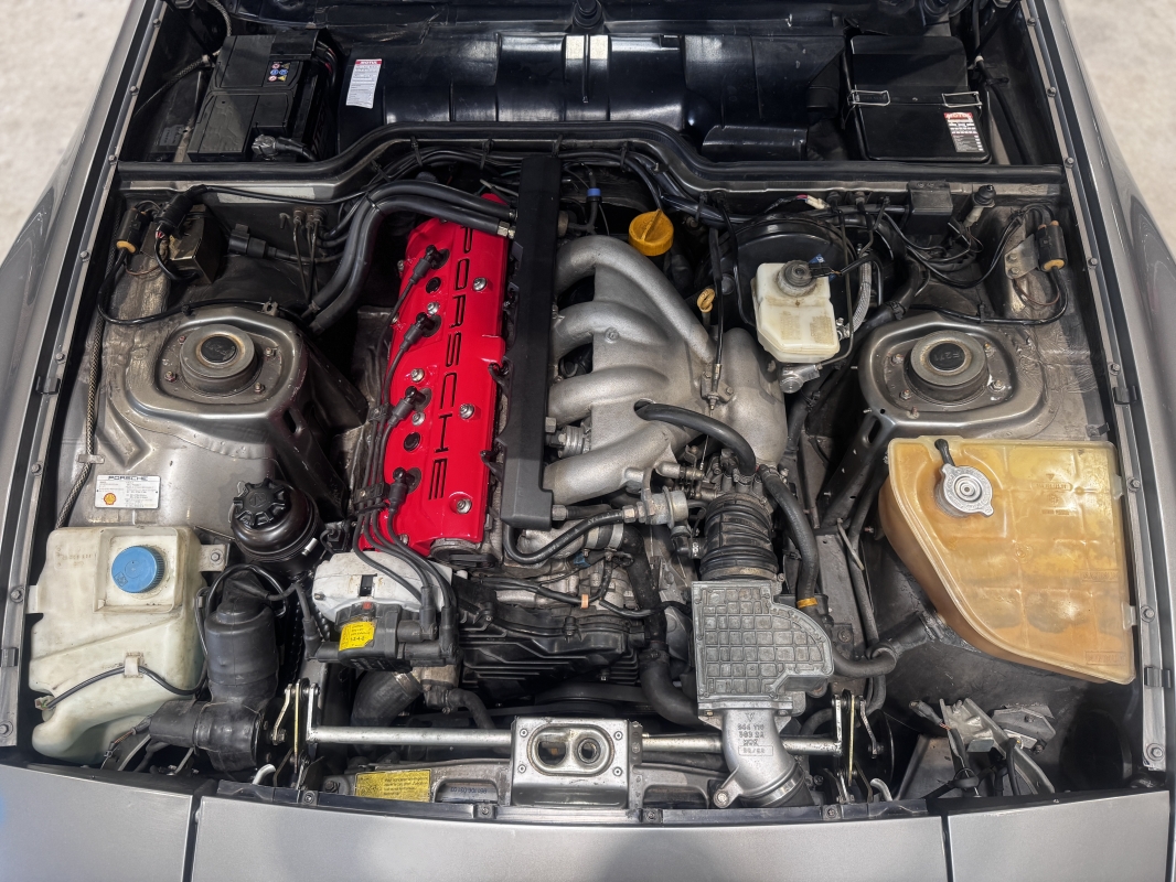 Porsche 944