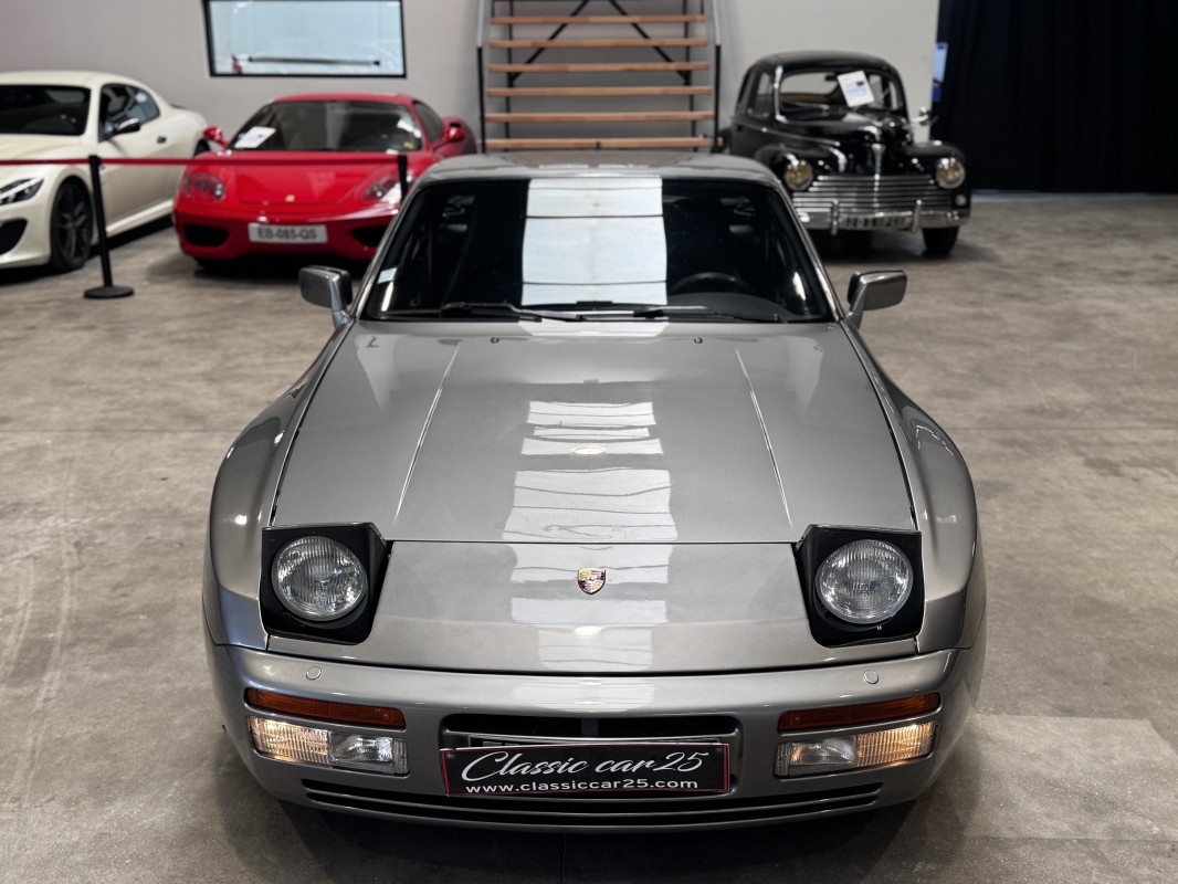 Porsche 944