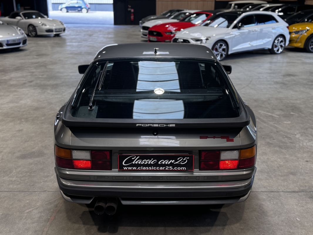 Porsche 944