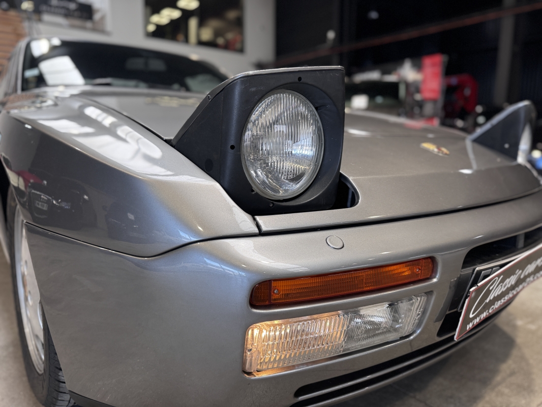 Porsche 944