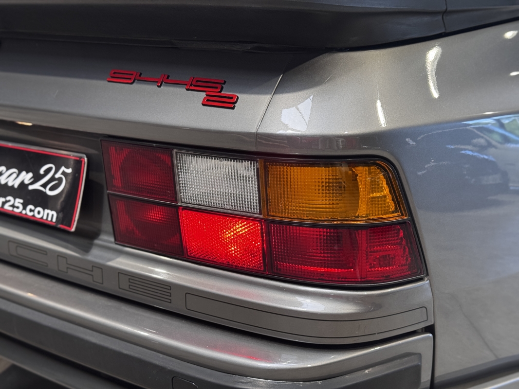 Porsche 944
