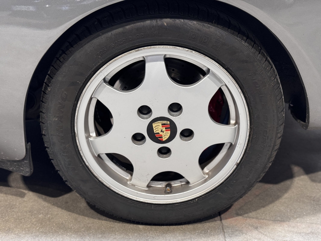 Porsche 944