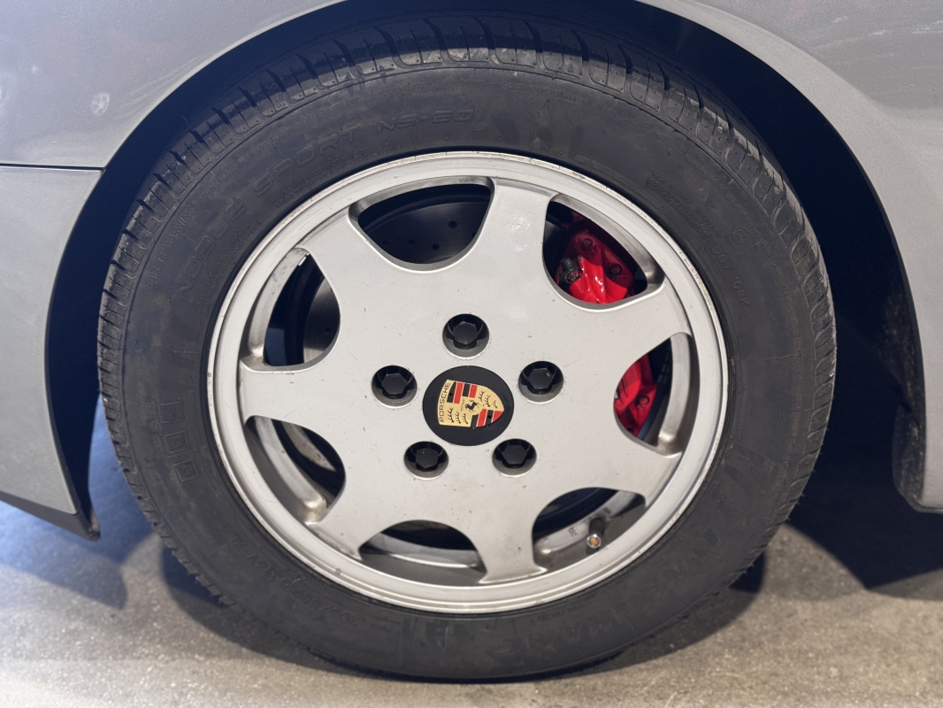 Porsche 944