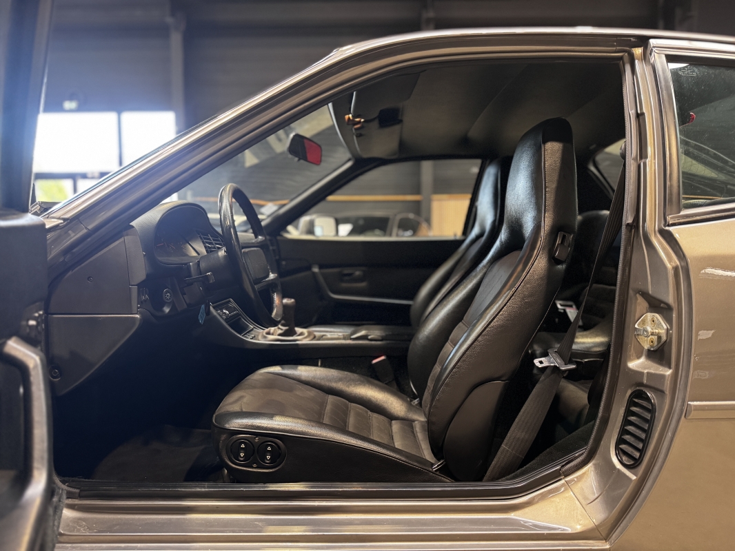 Porsche 944